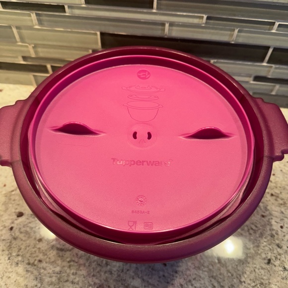 New Tupperware set - Picture 8 of 10